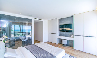 Adosada reformada en primera línea de playa con impresionantes vistas al mar, en venta en la Milla de Oro de Marbella 784715 