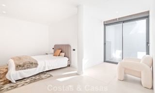 Lujosas casas reformadas en venta a un paso de la casa club de golf, Nueva Milla de Oro, entre Marbella y Estepona 784743 