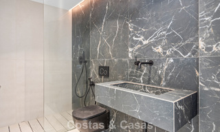 Lujosas casas reformadas en venta a un paso de la casa club de golf, Nueva Milla de Oro, entre Marbella y Estepona 784744 
