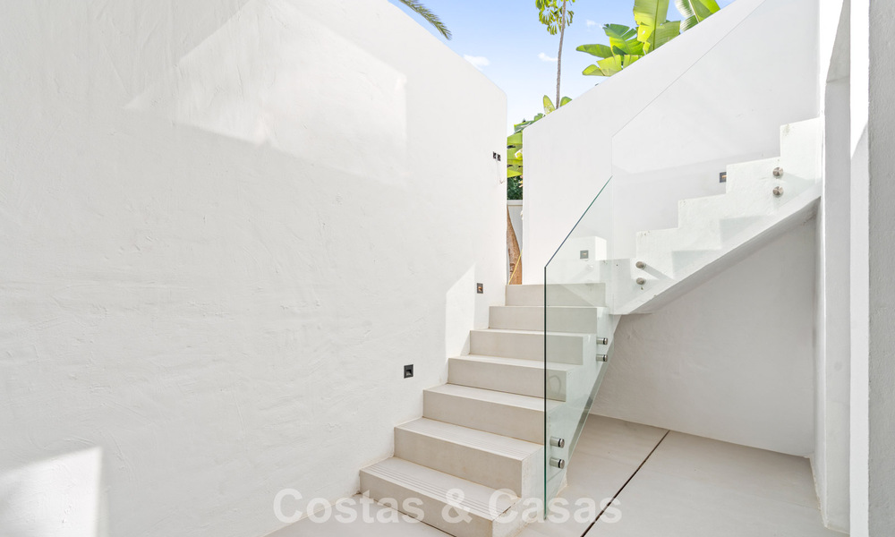 Lujosas casas reformadas en venta a un paso de la casa club de golf, Nueva Milla de Oro, entre Marbella y Estepona 784745