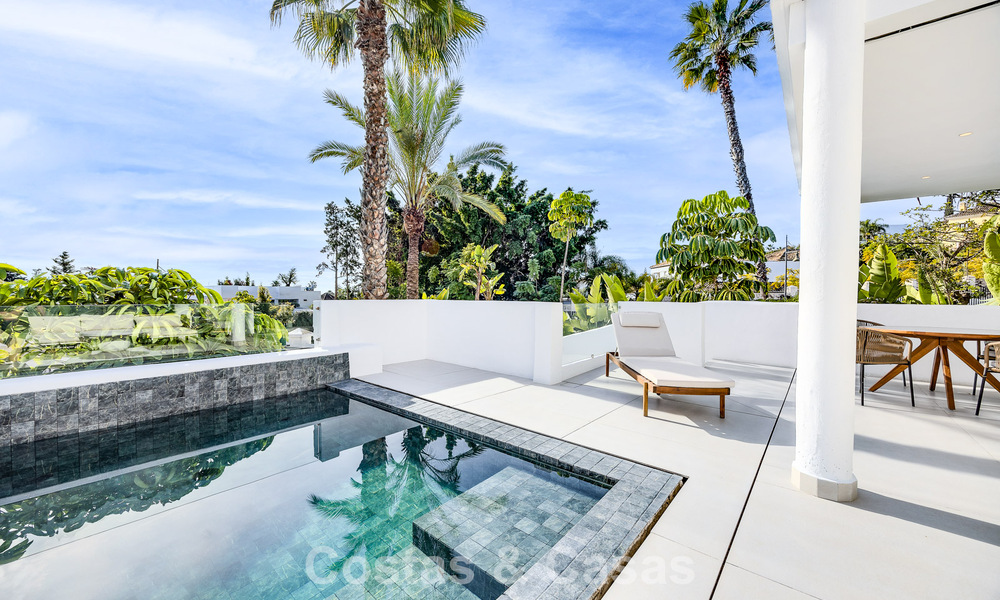 Lujosas casas reformadas en venta a un paso de la casa club de golf, Nueva Milla de Oro, entre Marbella y Estepona 784746