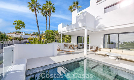 Lujosas casas reformadas en venta a un paso de la casa club de golf, Nueva Milla de Oro, entre Marbella y Estepona 784749