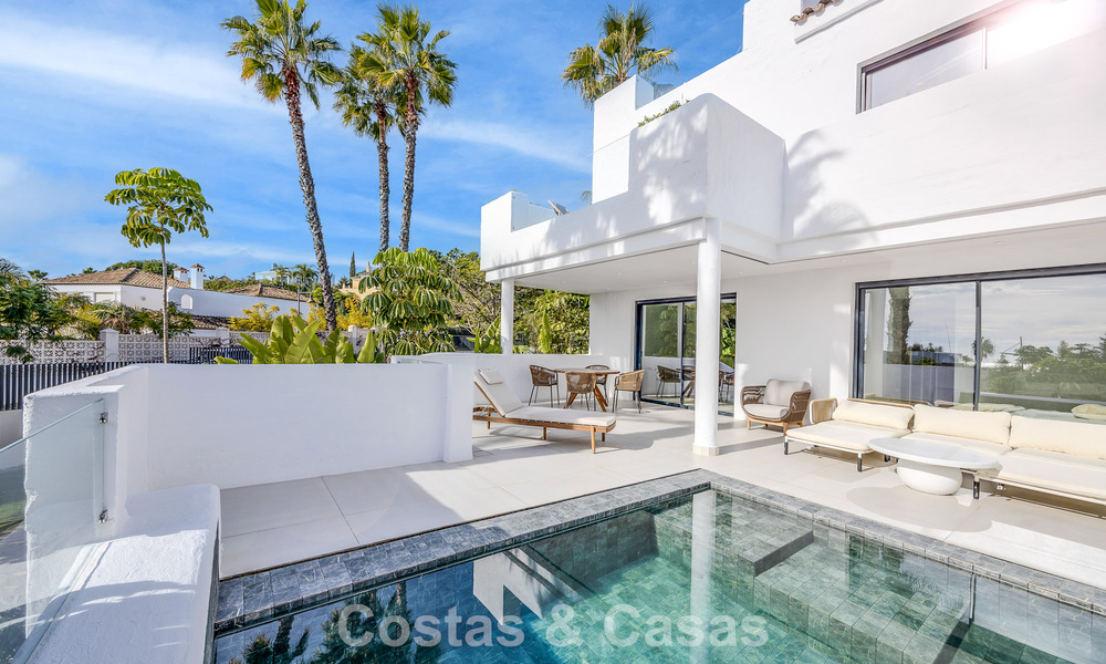 Lujosas casas reformadas en venta a un paso de la casa club de golf, Nueva Milla de Oro, entre Marbella y Estepona 784749