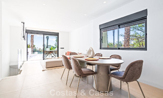 Lujosas casas reformadas en venta a un paso de la casa club de golf, Nueva Milla de Oro, entre Marbella y Estepona 784755 