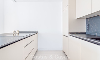 Lujosas casas reformadas en venta a un paso de la casa club de golf, Nueva Milla de Oro, entre Marbella y Estepona 784756 