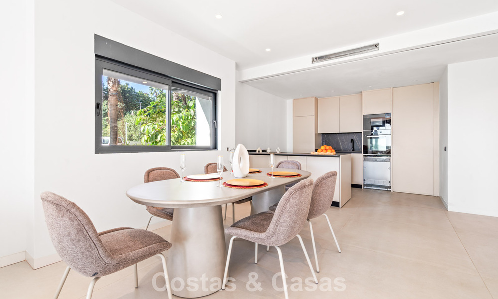 Lujosas casas reformadas en venta a un paso de la casa club de golf, Nueva Milla de Oro, entre Marbella y Estepona 784757
