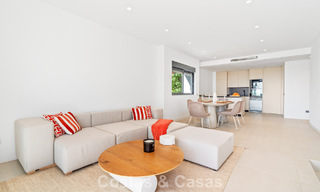 Lujosas casas reformadas en venta a un paso de la casa club de golf, Nueva Milla de Oro, entre Marbella y Estepona 784758 