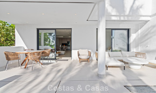 Lujosas casas reformadas en venta a un paso de la casa club de golf, Nueva Milla de Oro, entre Marbella y Estepona 784759 