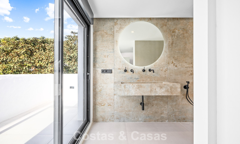 Lujosas casas reformadas en venta a un paso de la casa club de golf, Nueva Milla de Oro, entre Marbella y Estepona 784762