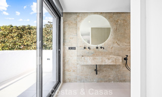 Lujosas casas reformadas en venta a un paso de la casa club de golf, Nueva Milla de Oro, entre Marbella y Estepona 784762 