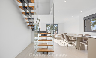 Lujosas casas reformadas en venta a un paso de la casa club de golf, Nueva Milla de Oro, entre Marbella y Estepona 784764 