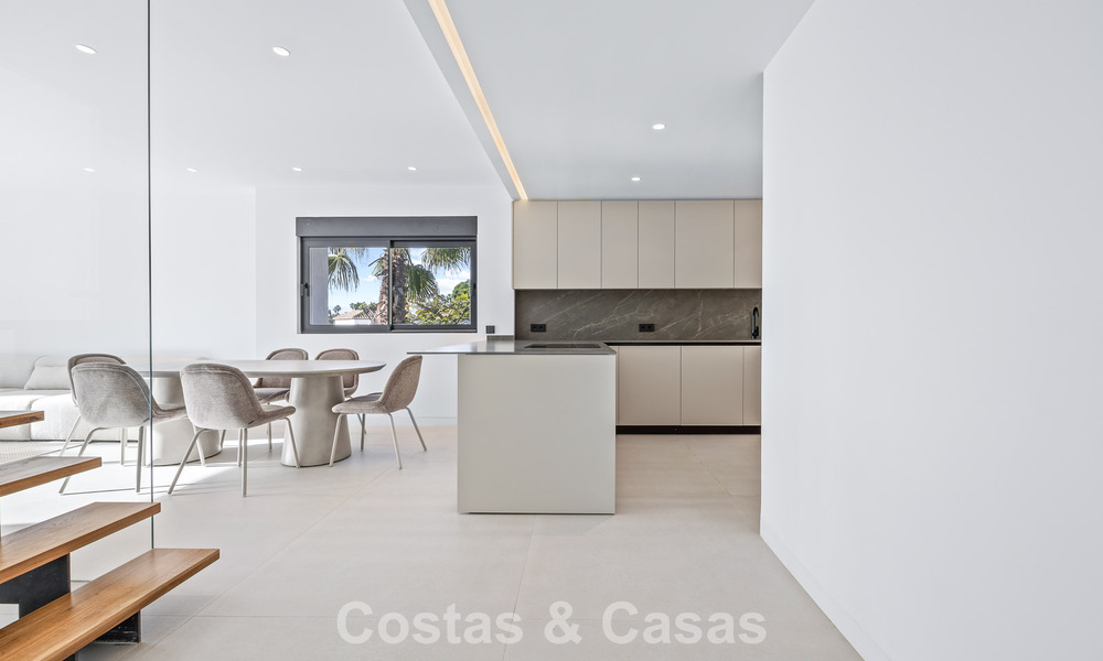 Lujosas casas reformadas en venta a un paso de la casa club de golf, Nueva Milla de Oro, entre Marbella y Estepona 784765