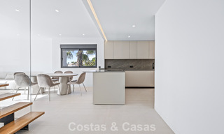Lujosas casas reformadas en venta a un paso de la casa club de golf, Nueva Milla de Oro, entre Marbella y Estepona 784765 