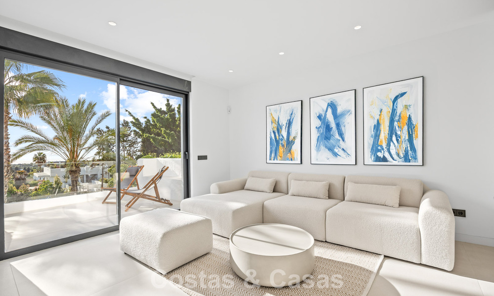 Lujosas casas reformadas en venta a un paso de la casa club de golf, Nueva Milla de Oro, entre Marbella y Estepona 784766