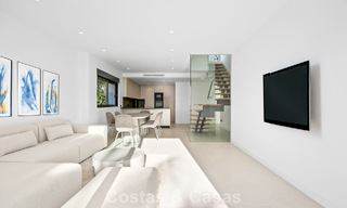 Lujosas casas reformadas en venta a un paso de la casa club de golf, Nueva Milla de Oro, entre Marbella y Estepona 784767 