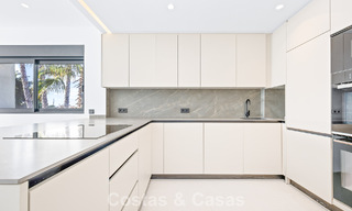 Lujosas casas reformadas en venta a un paso de la casa club de golf, Nueva Milla de Oro, entre Marbella y Estepona 784768 