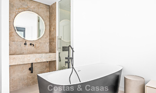 Lujosas casas reformadas en venta a un paso de la casa club de golf, Nueva Milla de Oro, entre Marbella y Estepona 784769 