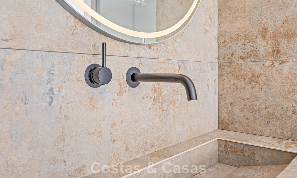 Lujosas casas reformadas en venta a un paso de la casa club de golf, Nueva Milla de Oro, entre Marbella y Estepona 784773