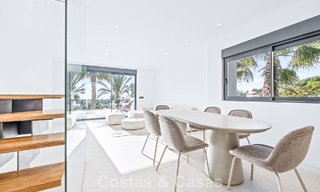 Lujosas casas reformadas en venta a un paso de la casa club de golf, Nueva Milla de Oro, entre Marbella y Estepona 784778 