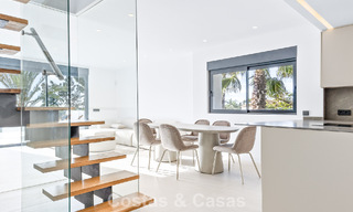Lujosas casas reformadas en venta a un paso de la casa club de golf, Nueva Milla de Oro, entre Marbella y Estepona 784780 