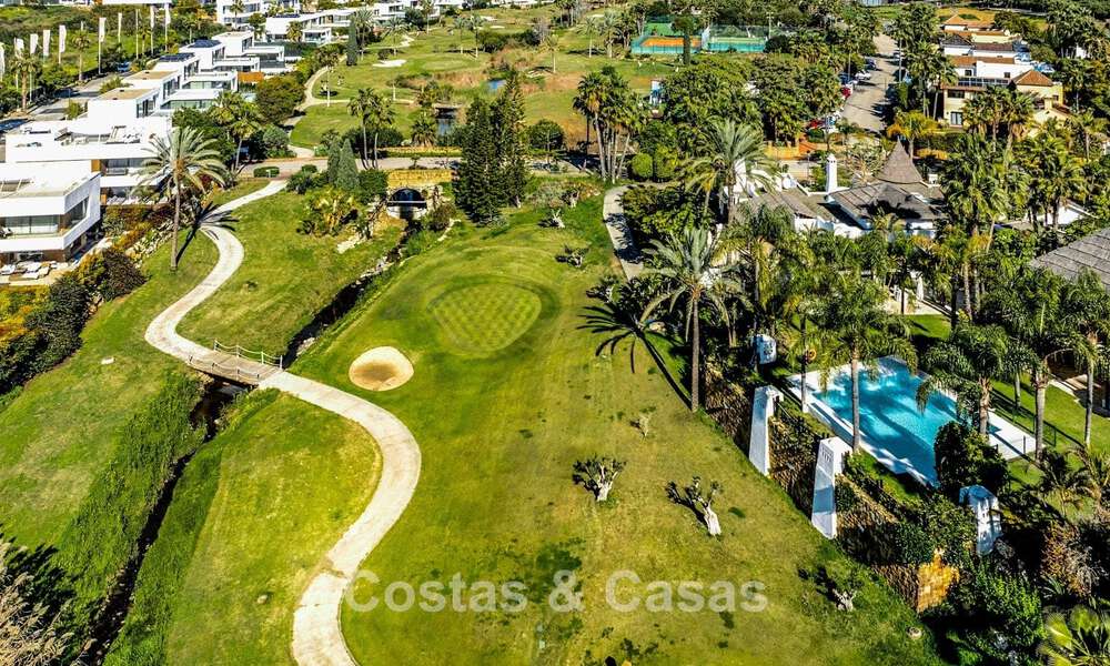 Lujosas casas reformadas en venta a un paso de la casa club de golf, Nueva Milla de Oro, entre Marbella y Estepona 784796