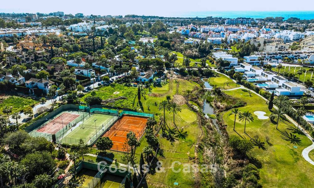 Lujosas casas reformadas en venta a un paso de la casa club de golf, Nueva Milla de Oro, entre Marbella y Estepona 784797