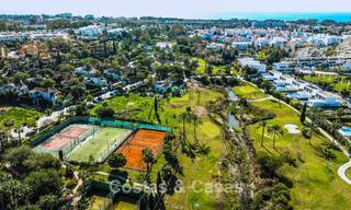 Lujosas casas reformadas en venta a un paso de la casa club de golf, Nueva Milla de Oro, entre Marbella y Estepona 784797 