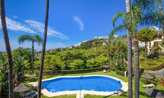 Apartamento de lujo modernizado con vistas panorámicas al mar en venta en un resort de golf en Marbella - Benahavís 784842 