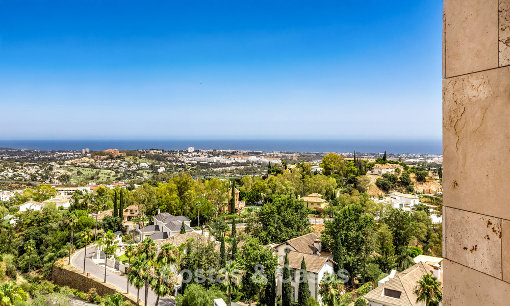 Apartamento dúplex con encanto de villa en venta en un complejo de lujo en La Quinta, Marbella - Benahavis 784855