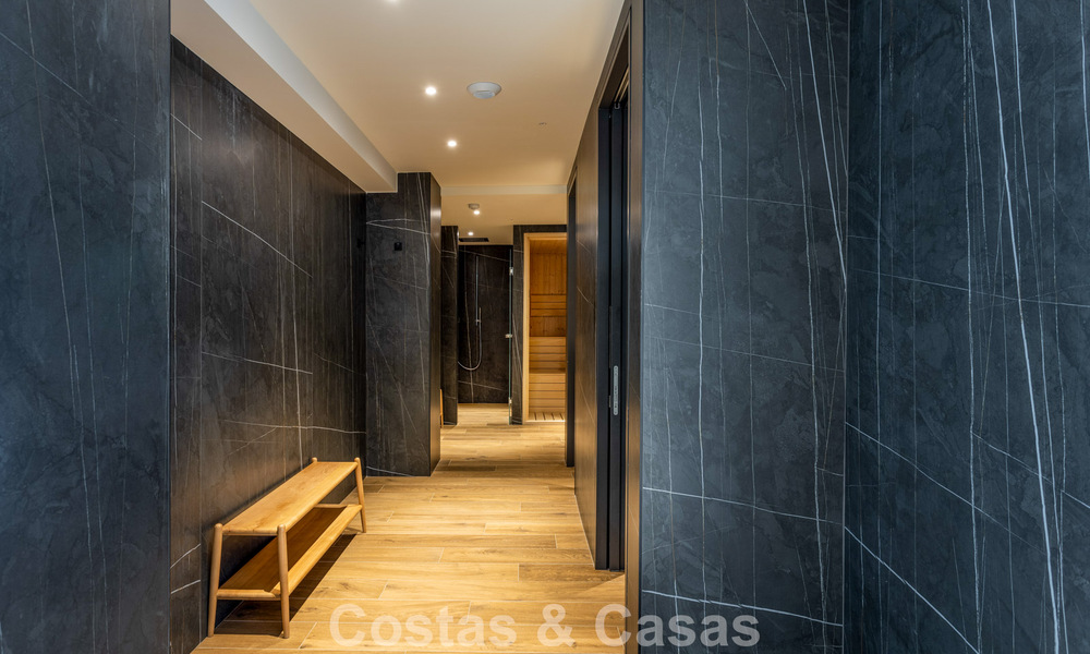 Apartamento dúplex con encanto de villa en venta en un complejo de lujo en La Quinta, Marbella - Benahavis 784859