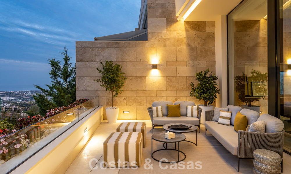 Apartamento dúplex con encanto de villa en venta en un complejo de lujo en La Quinta, Marbella - Benahavis 784861