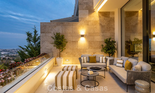 Apartamento dúplex con encanto de villa en venta en un complejo de lujo en La Quinta, Marbella - Benahavis 784861 