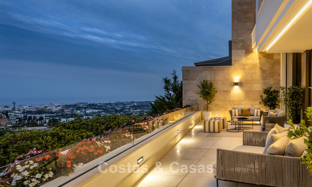 Apartamento dúplex con encanto de villa en venta en un complejo de lujo en La Quinta, Marbella - Benahavis 784862