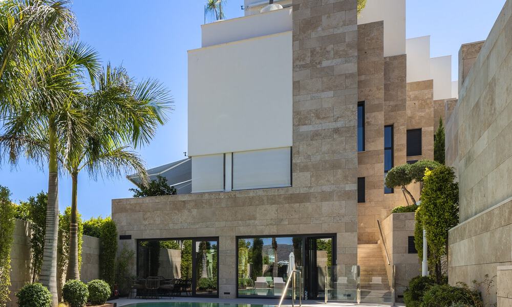 Apartamento dúplex con encanto de villa en venta en un complejo de lujo en La Quinta, Marbella - Benahavis 784863