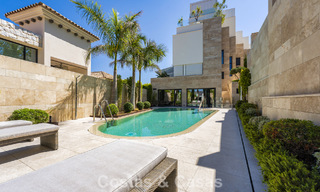 Apartamento dúplex con encanto de villa en venta en un complejo de lujo en La Quinta, Marbella - Benahavis 784864 