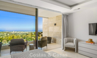 Apartamento dúplex con encanto de villa en venta en un complejo de lujo en La Quinta, Marbella - Benahavis 784869 