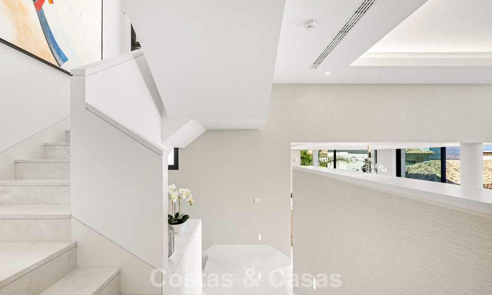 Apartamento dúplex con encanto de villa en venta en un complejo de lujo en La Quinta, Marbella - Benahavis 784872