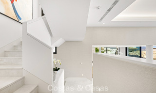 Apartamento dúplex con encanto de villa en venta en un complejo de lujo en La Quinta, Marbella - Benahavis 784872 