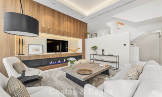 Apartamento dúplex con encanto de villa en venta en un complejo de lujo en La Quinta, Marbella - Benahavis 784875 