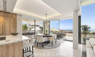 Apartamento dúplex con encanto de villa en venta en un complejo de lujo en La Quinta, Marbella - Benahavis 784877 