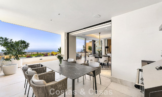 Apartamento dúplex con encanto de villa en venta en un complejo de lujo en La Quinta, Marbella - Benahavis 784882 