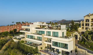 Apartamento dúplex con encanto de villa en venta en un complejo de lujo en La Quinta, Marbella - Benahavis 784890 