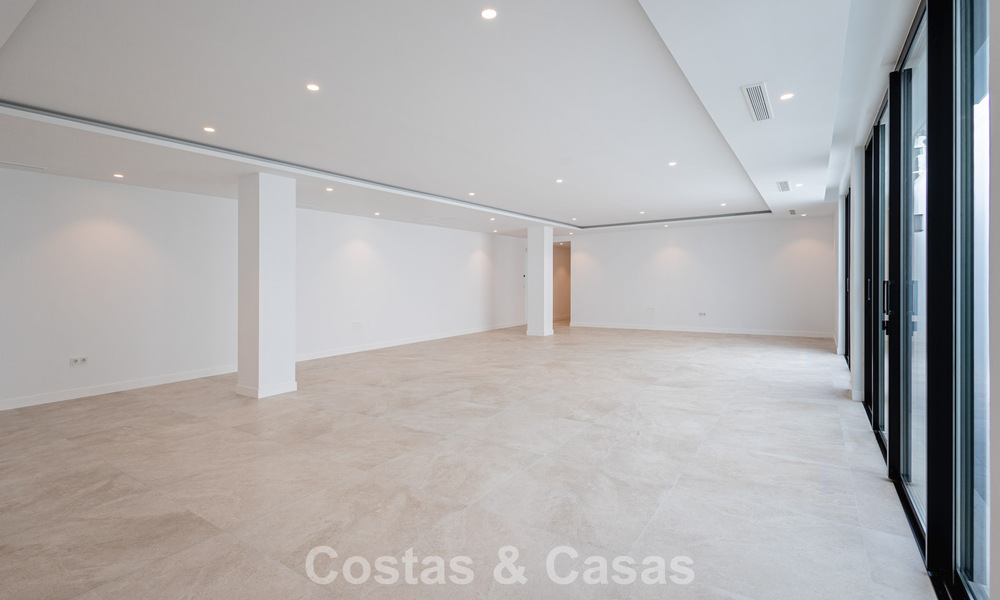 Villa modernista de lujo de una sola planta en venta en Nueva Andalucía, Marbella 799816