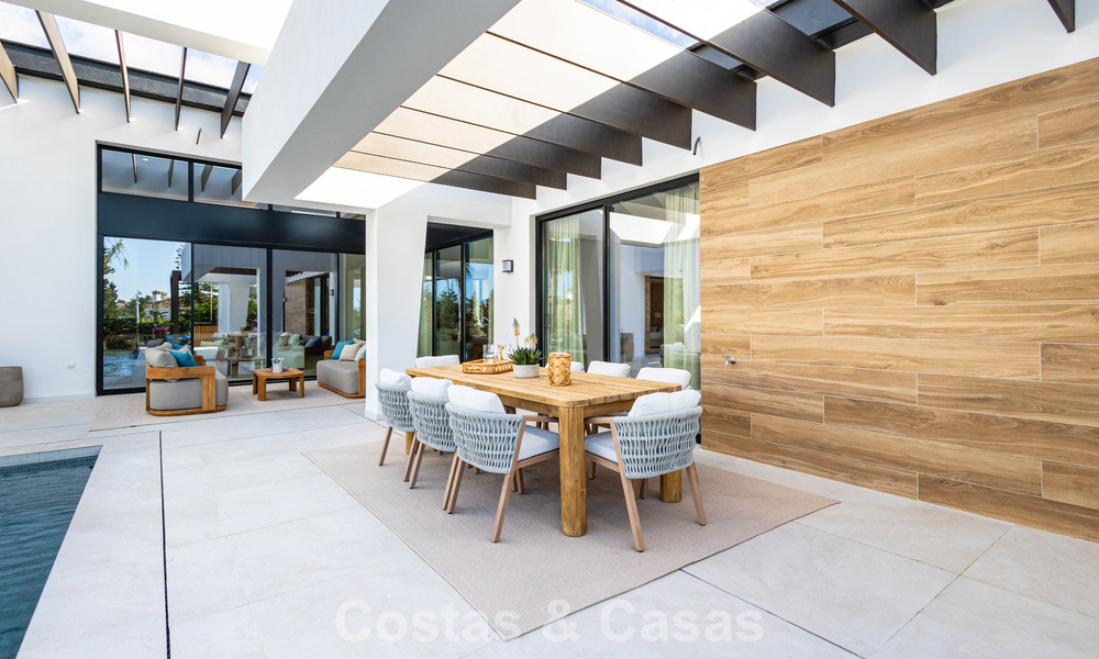 Villa modernista de lujo de una sola planta en venta en Nueva Andalucía, Marbella 799821