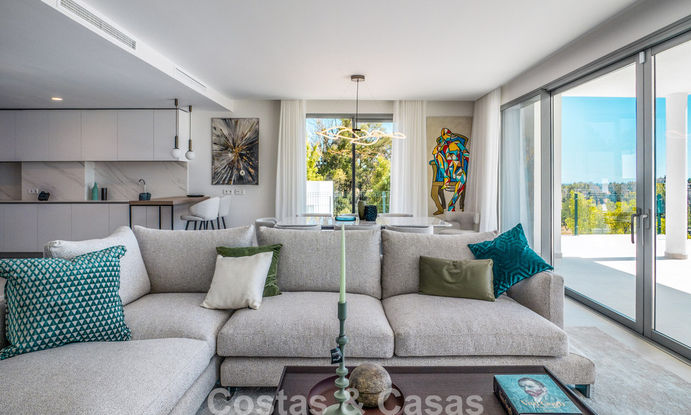 Villa adosada con vistas al golf, la montaña y el mar en venta cerca de todos los servicios en Guadalmina y San Pedro, Marbella 784898