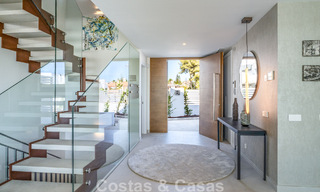 Villa adosada con vistas al golf, la montaña y el mar en venta cerca de todos los servicios en Guadalmina y San Pedro, Marbella 784900 