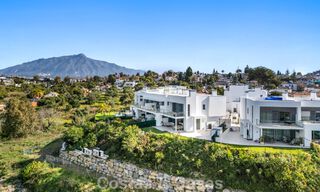 Villa adosada con vistas al golf, la montaña y el mar en venta cerca de todos los servicios en Guadalmina y San Pedro, Marbella 785001 
