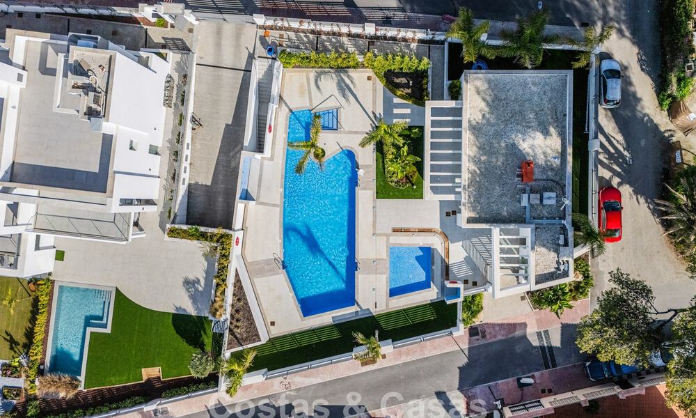 Villa adosada con vistas al golf, la montaña y el mar en venta cerca de todos los servicios en Guadalmina y San Pedro, Marbella 785003