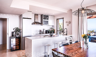 Listo para entrar a vivir, ático de lujo con vistas panorámicas al golf, mar y montaña en venta en Benahavis - Marbella 784804 