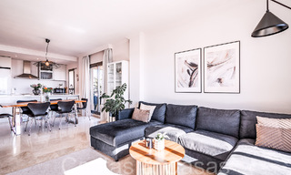 Listo para entrar a vivir, ático de lujo con vistas panorámicas al golf, mar y montaña en venta en Benahavis - Marbella 784805 